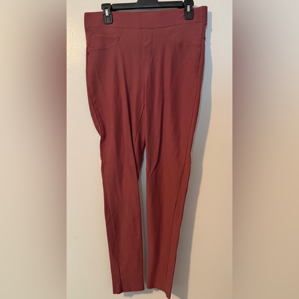 Women's Straight Leg Ponte Pants in Burgundy
